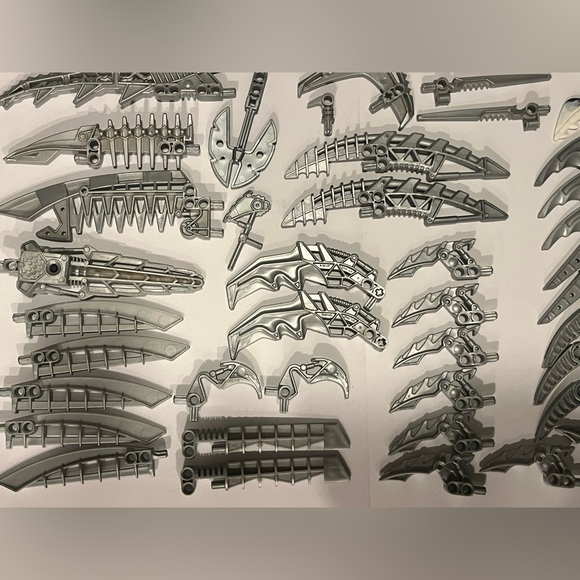 Huge Set Of LEGO Bionicle Weapons Set Of 43 Items Bundle Genuine Bionicle Parts - Picture 6 of 15